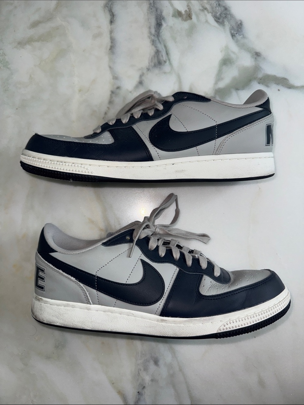 Nike Low-Top Sneakers in Black and Gray